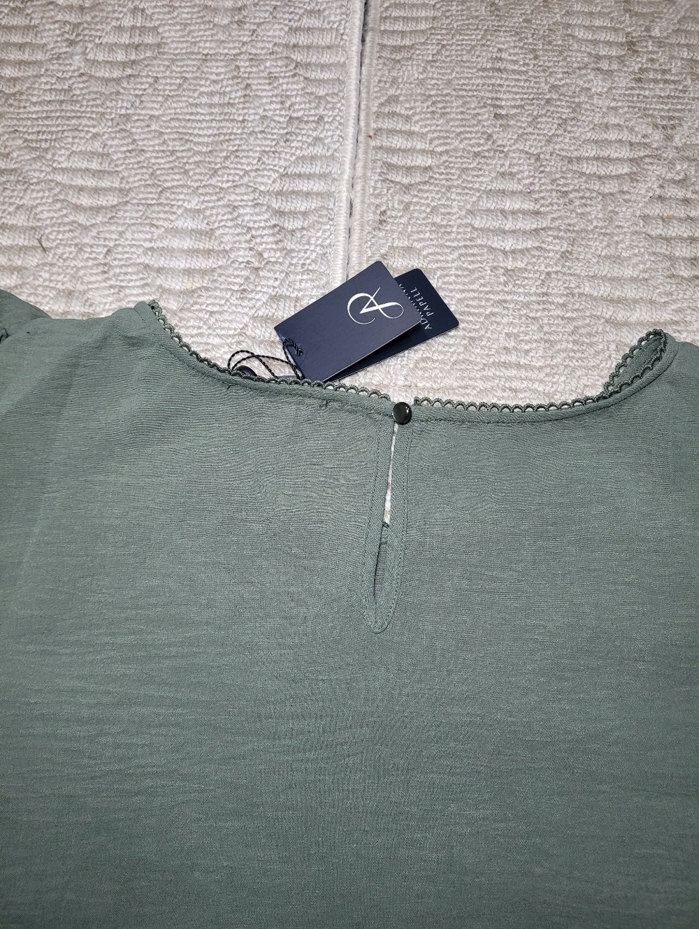 NWT Adrianna Papell Olive Green Puff Sleeve Top Scalloped Eyelet Hem 1X - Picture 8 of 16